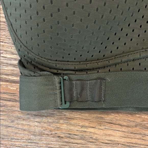 Layer8 Women's Size Medium Adjustable Band and Straps Sports Bra NWT - Picture 7 of 8